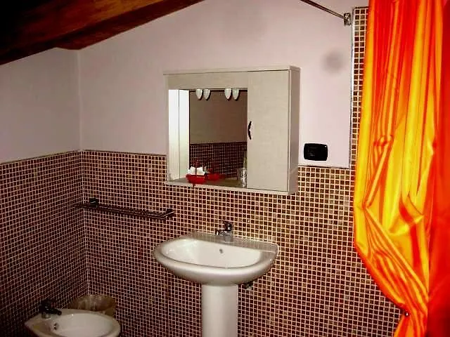 לינה וארוחת בוקר Emme House 3*